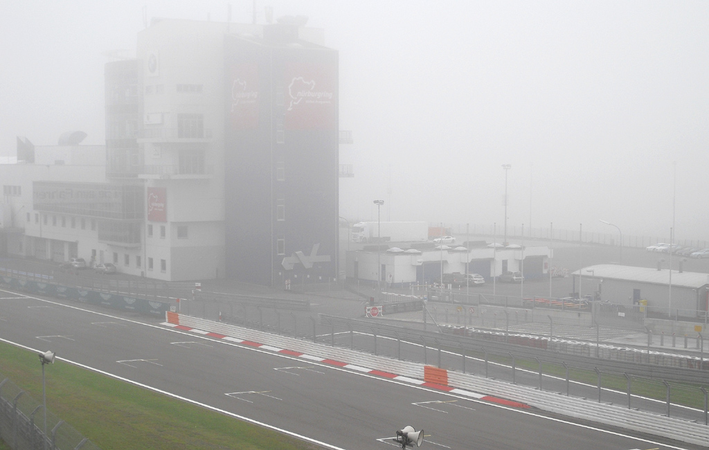 ... im bekannten morgendlichen Eifel-Nebel.
