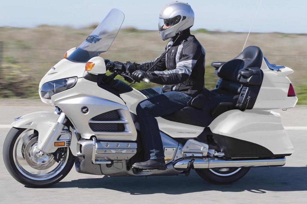 Ab Dezember ist die aufgehübschte Gold Wing von Honda in den neuen Farben Perlweiss und Schwarz zu haben. 