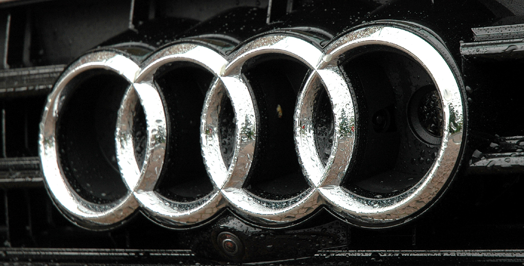Audi A6 Hybrid: Die vier Markenringe sitzen vorn mittig im Kühlergrill. 
