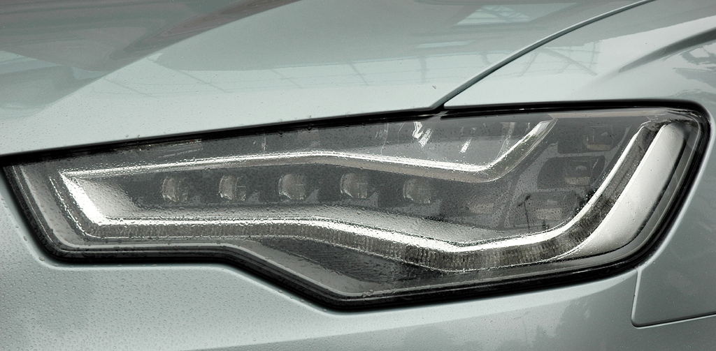 Audi A6 Hybrid: Moderne Leuchteinheit vorn. 