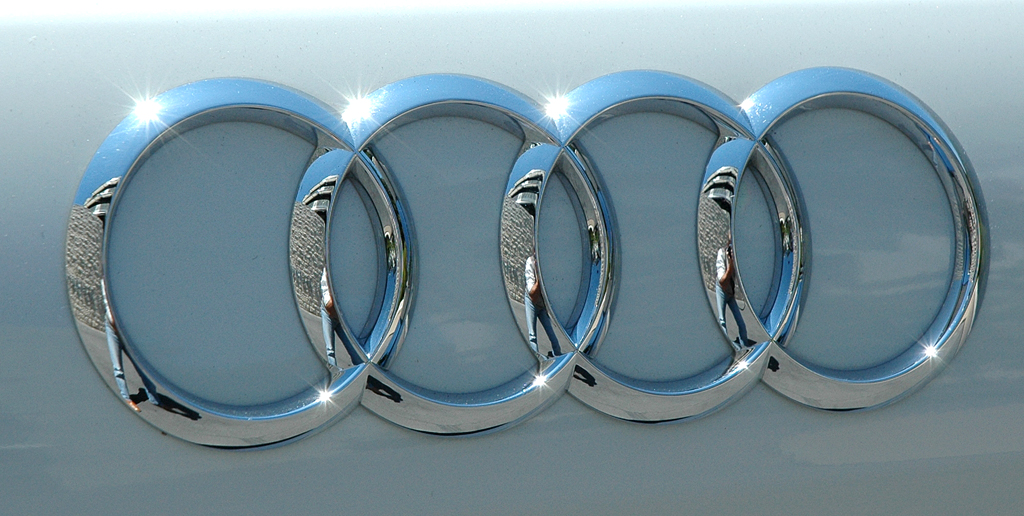 Audi Q3: Die Markenringe sitzen hinten auf der Heckklappe. 