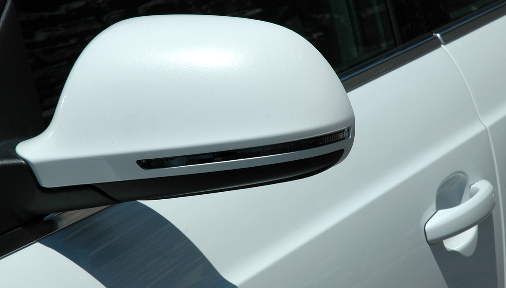 Audi Q3: In die Außenspiegel sind Blinkerleisten integriert.