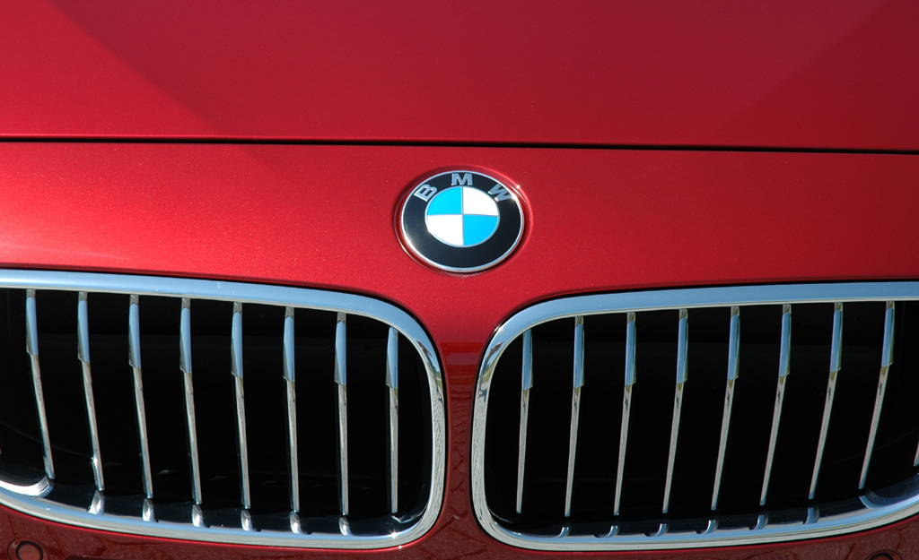 BMW 6er-Coupé: Das Markenlogo sitzt vorn über der Kühlergrill-Doppelniere.