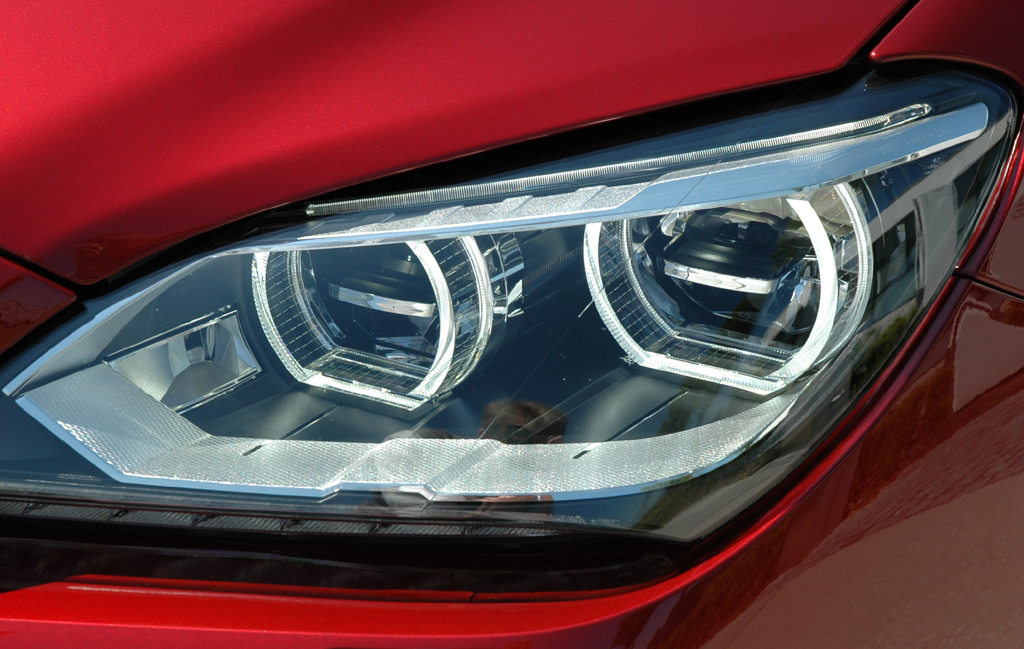 BMW 6er-Coupé: Moderne Leuchteinheit vorn.