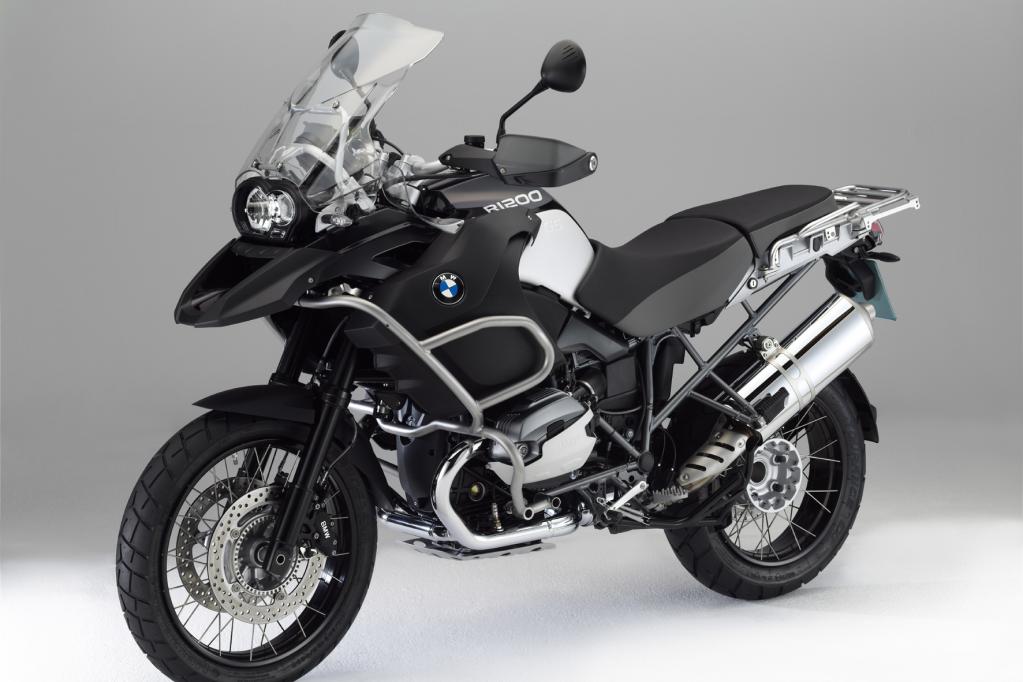 BMWs neue Bikes: Dreifach Schwarz und Weiß-Blau 