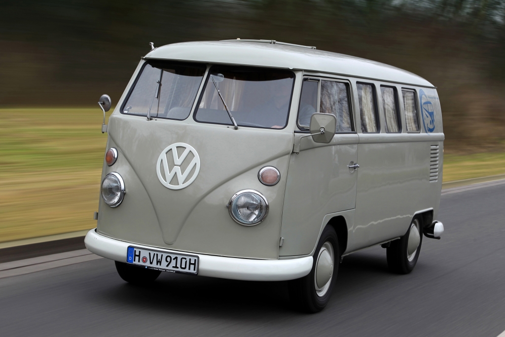 Bis heute heißt der VW Bus, hier ein T1, im Volksmund Bulli.