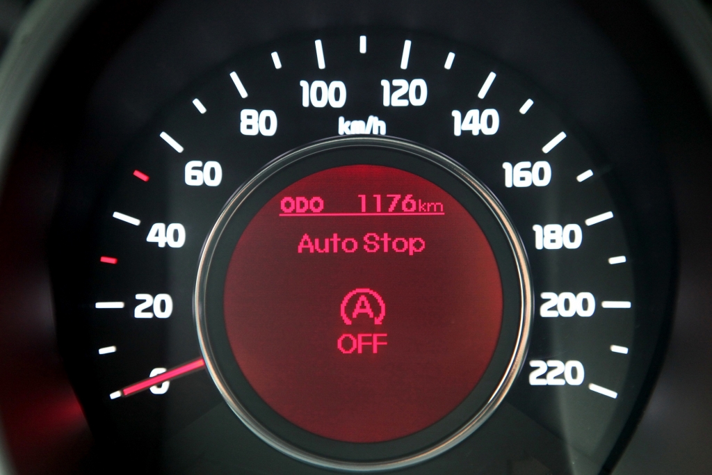 Das Start-Stopp-System spart etwas Sprit. 