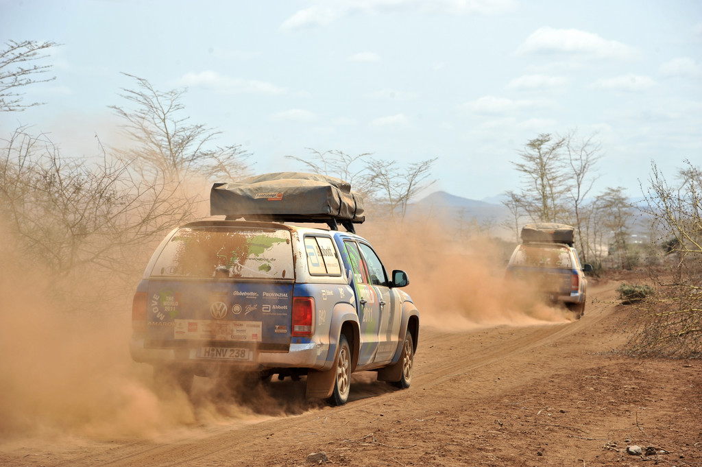 Der Amarok-Konvoi auf dem East African Highway, Kenia.