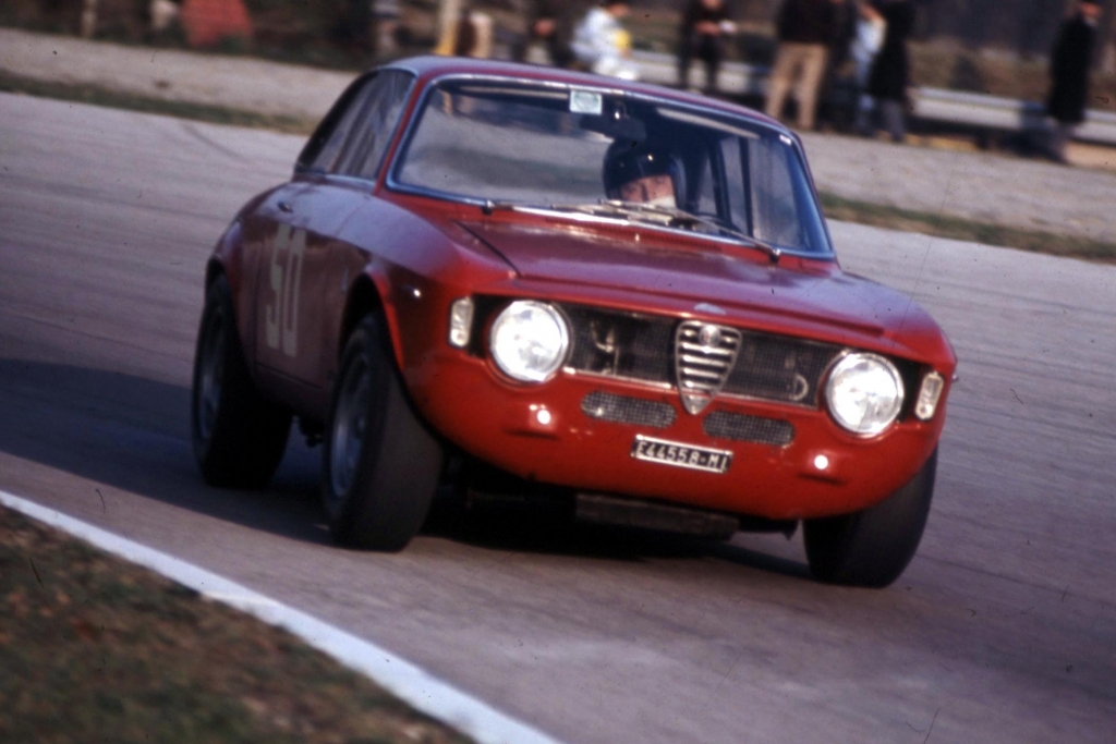 Der GT ist auch unter dem Namen Kantenhaube bekannt - Alfa Romeo.