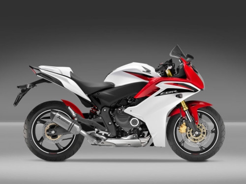 Die CBR600F mit Akrapovic-Sportschalldämpfer.
