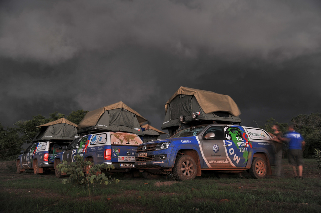 Die Spezialaufbauten der Amarok auf dem Prüfstand: Regen und Sturm in Burkina Faso.