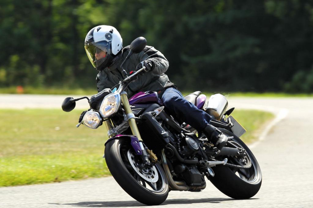 Die Street Triple des Modelljahres 2012 hat Triumph jetzt schon am Start. 
