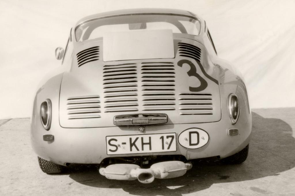 Die offenen Ansaugtrichter der Zylinder zeugen von einer Art des Motorbaus, die Lärmvorschriften dezent ignorieren konnte