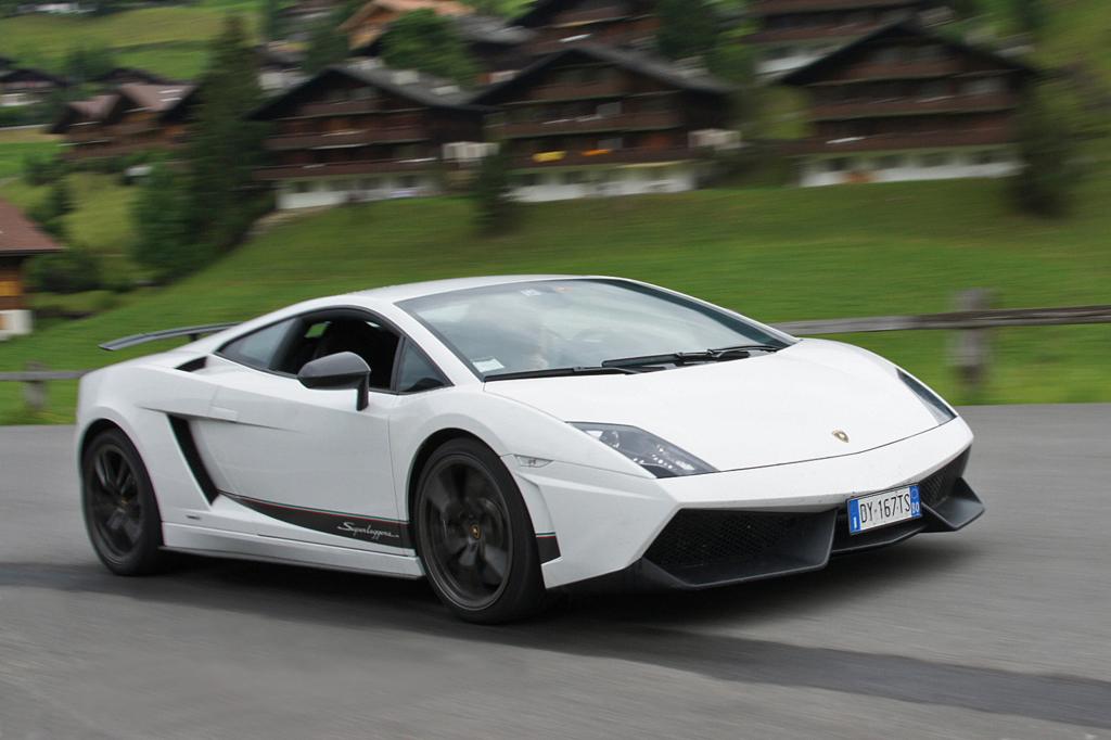 Entwickelt  hat Lamborghini den Superleggera als ultimative Fahrfahrmaschine