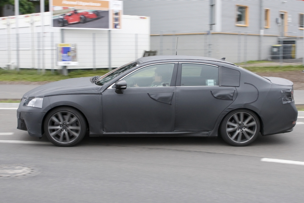 Erwischt: Erlkönig Lexus GS – Mehr Risiko im September