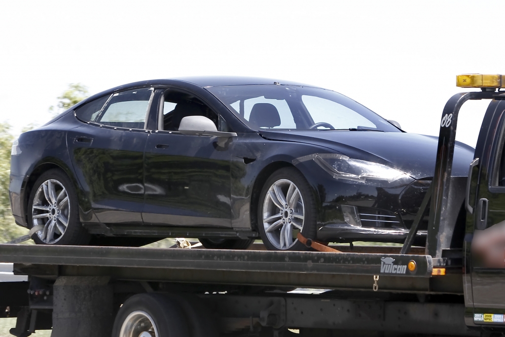 Erwischt: Erlkönig Tesla Model S