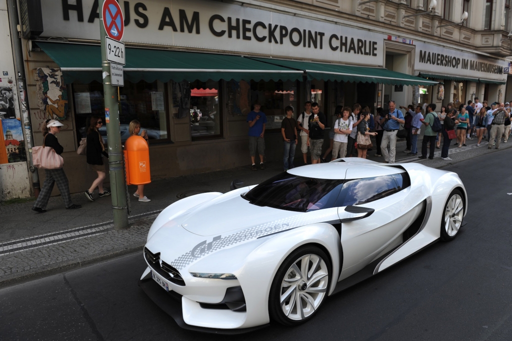 Fahrzeuge, die man zwar schon auf Automessen sehen konnte, die aber jetzt erstmals deutschen Asphalt betreten.