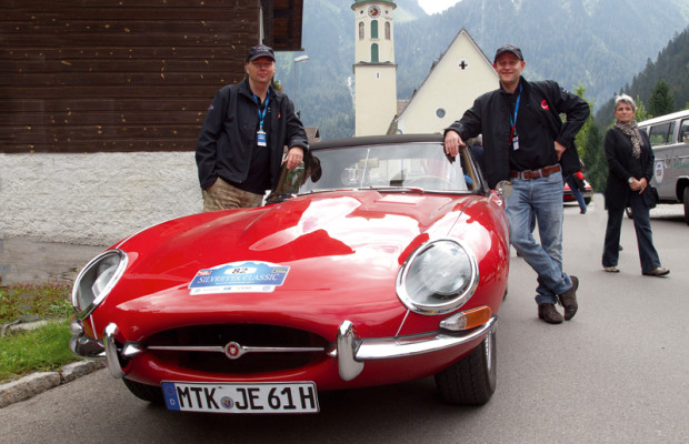 Jürgen Vogel fährt bei der Silvretta im Jaguar E