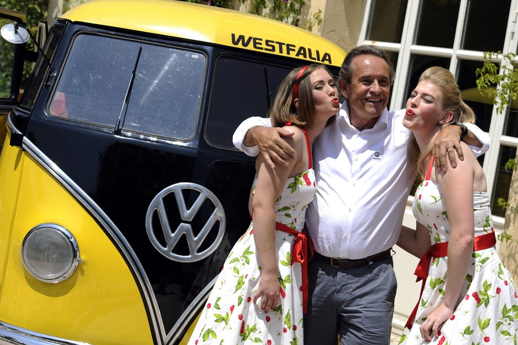 Jacky Ickx und der Volkswagen Bulli.