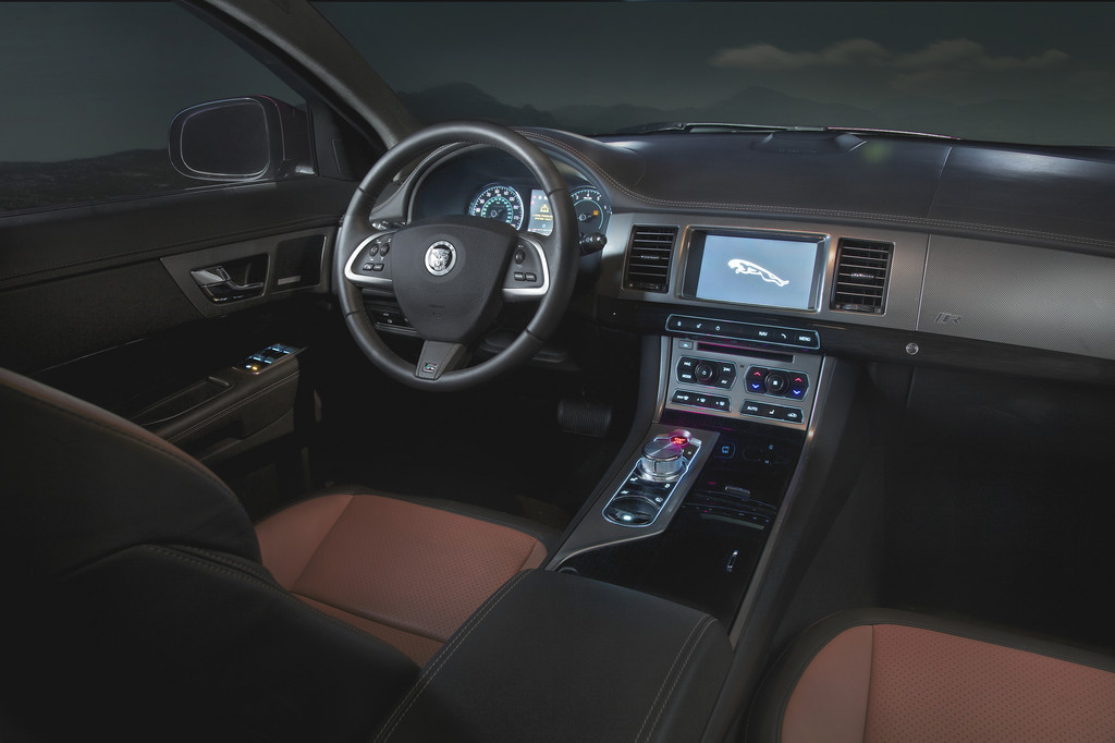 Jaguar XFR.