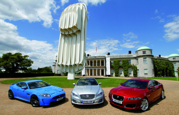 Jaguar begrüßt Goodwood-Besucher mit E-Type-Skulptur