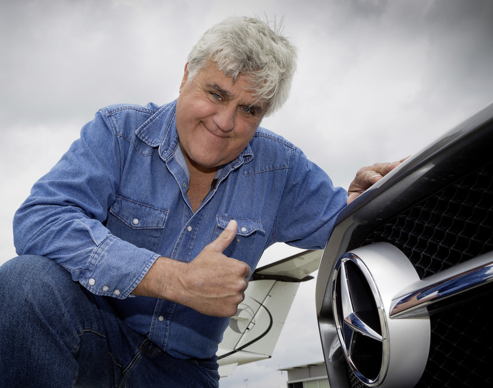 Jay Leno baut bei AMG einen Achtzylinder-Motor