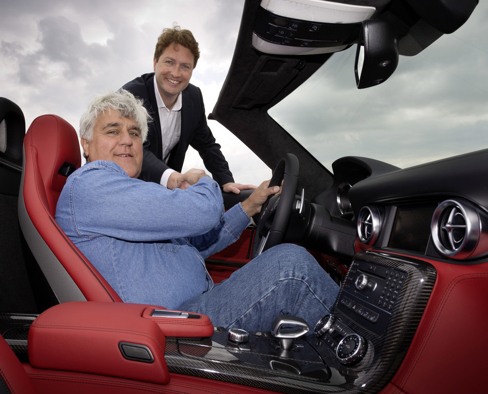 Jay Leno baut bei AMG einen Achtzylinder-Motor