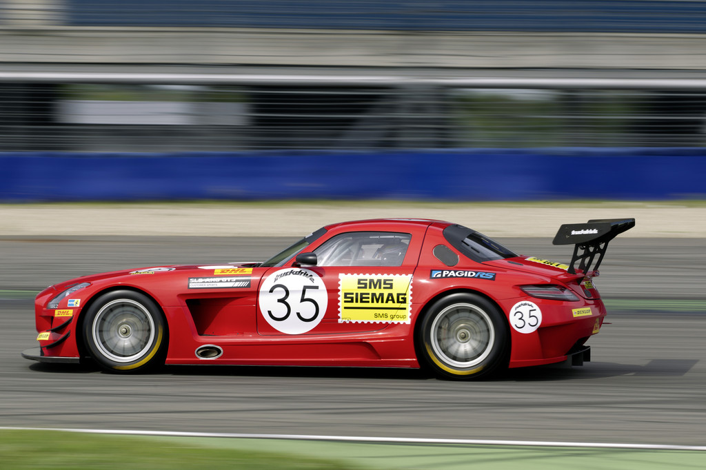 Kenneth Heyer unterwegs auf den Spuren seines Vaters Hans Heyer: SLS AMG GT3 im Look des legendären Mercedes-Benz 300 SEL 6.8 AMG.