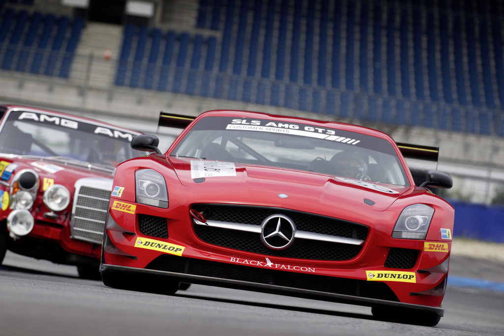 Kenneth Heyer unterwegs auf den Spuren seines Vaters Hans Heyer: SLS AMG GT3 im Look des legendären Mercedes-Benz 300 SEL 6.8 AMG.