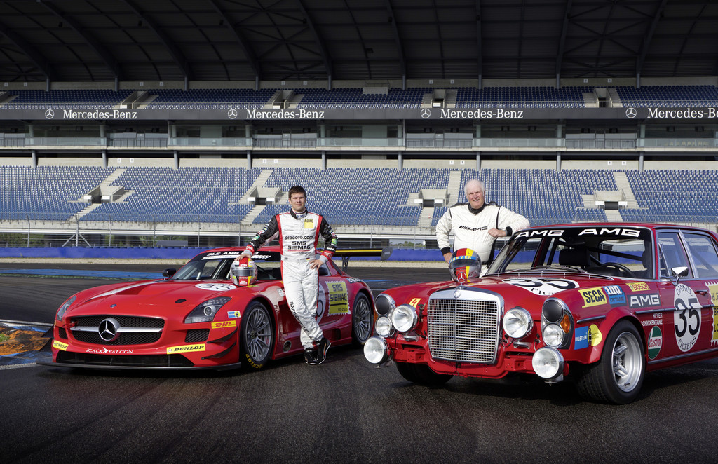 Kenneth Heyer unterwegs auf den Spuren seines Vaters Hans Heyer: SLS AMG GT3 im Look des legendären Mercedes-Benz 300 SEL 6.8 AMG.