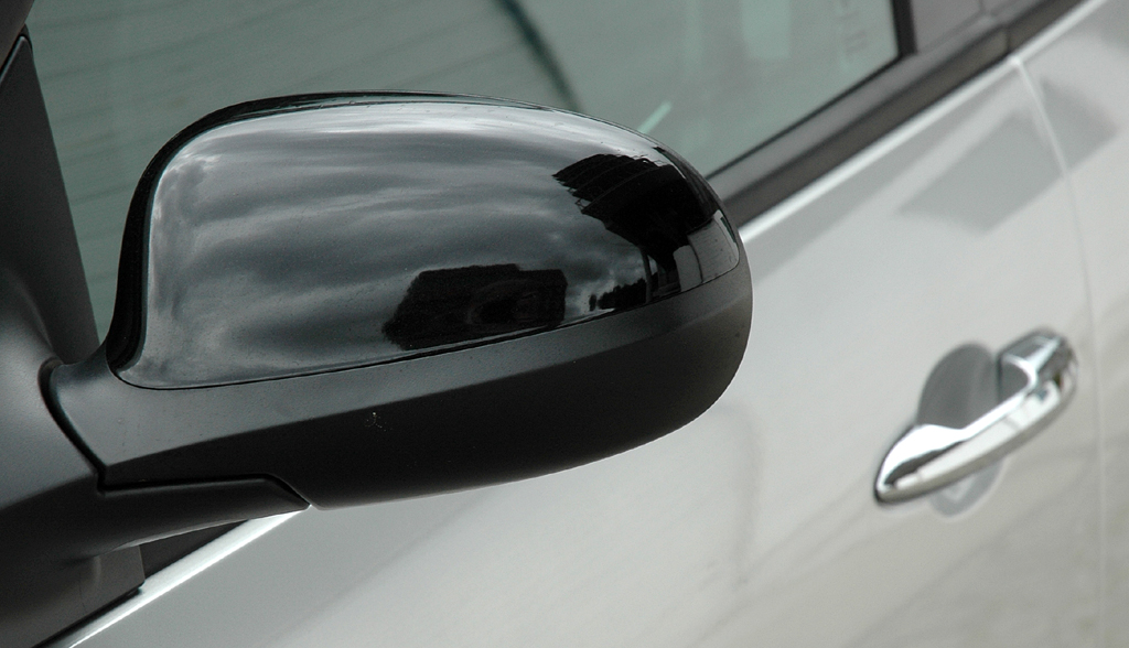Lancia Ypsilon: Blick auf den Außenspiegel auf der Fahrerseite. 