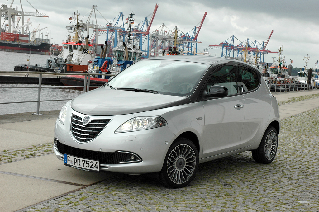 Lancias Ypsilon wirkt wie ein Dreitürer aus, ist aber ein Fünftürer. 