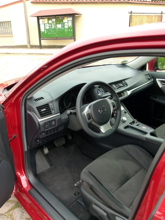 Lexus CT 200h: Erster Vollhybrid der Kompaktklasse mit kleinen Schönheitsfehlern