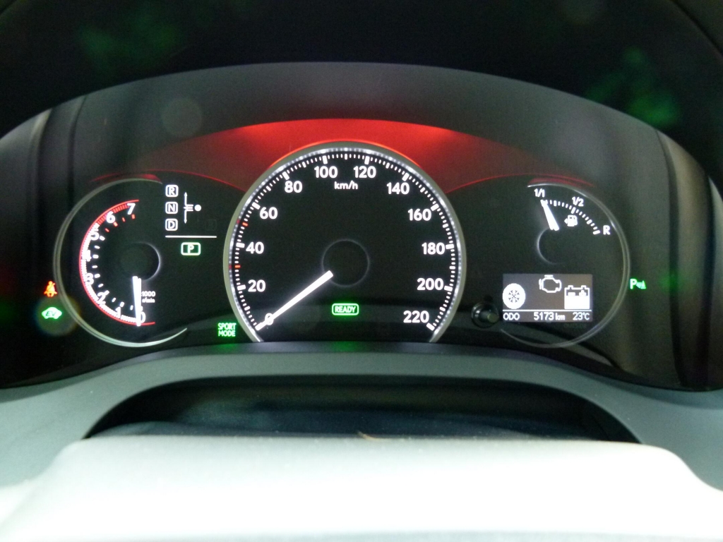 Lexus CT 200h: Erster Vollhybrid der Kompaktklasse mit kleinen Schönheitsfehlern