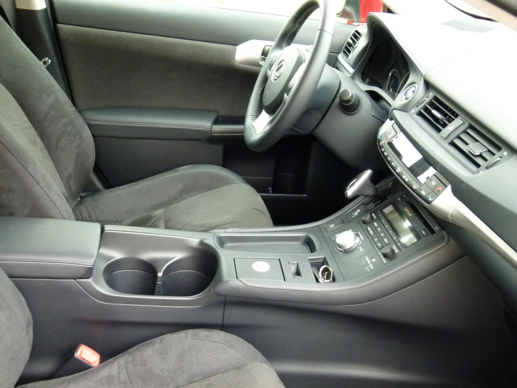 Lexus CT 200h: Erster Vollhybrid der Kompaktklasse mit kleinen Schönheitsfehlern
