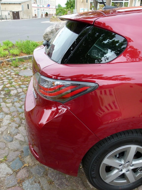Lexus CT 200h: Erster Vollhybrid der Kompaktklasse mit kleinen Schönheitsfehlern