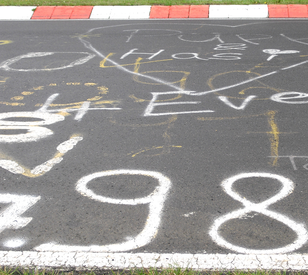 Liebesgrüße auf (Renn-)Asphalt. 