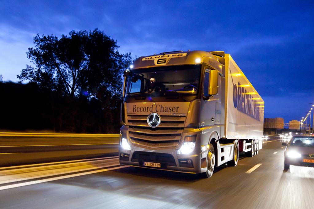 Mercedes Actros: Telematik immer an Bord