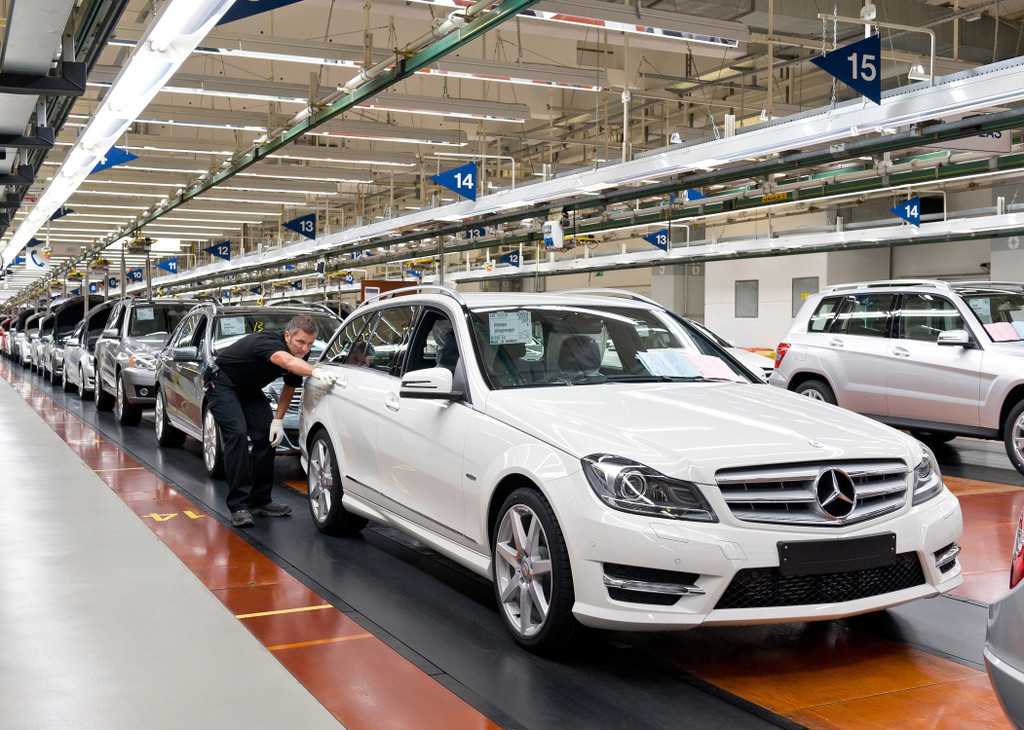 Mercedes-Benz produziert auch in der Sommerpause