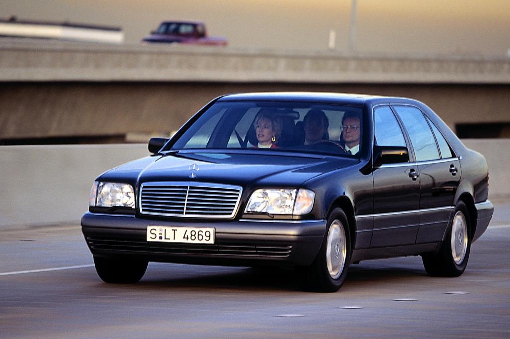 Mit dem S600 reagierte Daimler auf den V12 im BMW 7er
