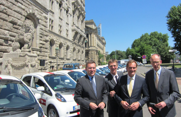 Mitsubishi übergibt 15 i-MiEV an Leipziger Stadtverwaltung