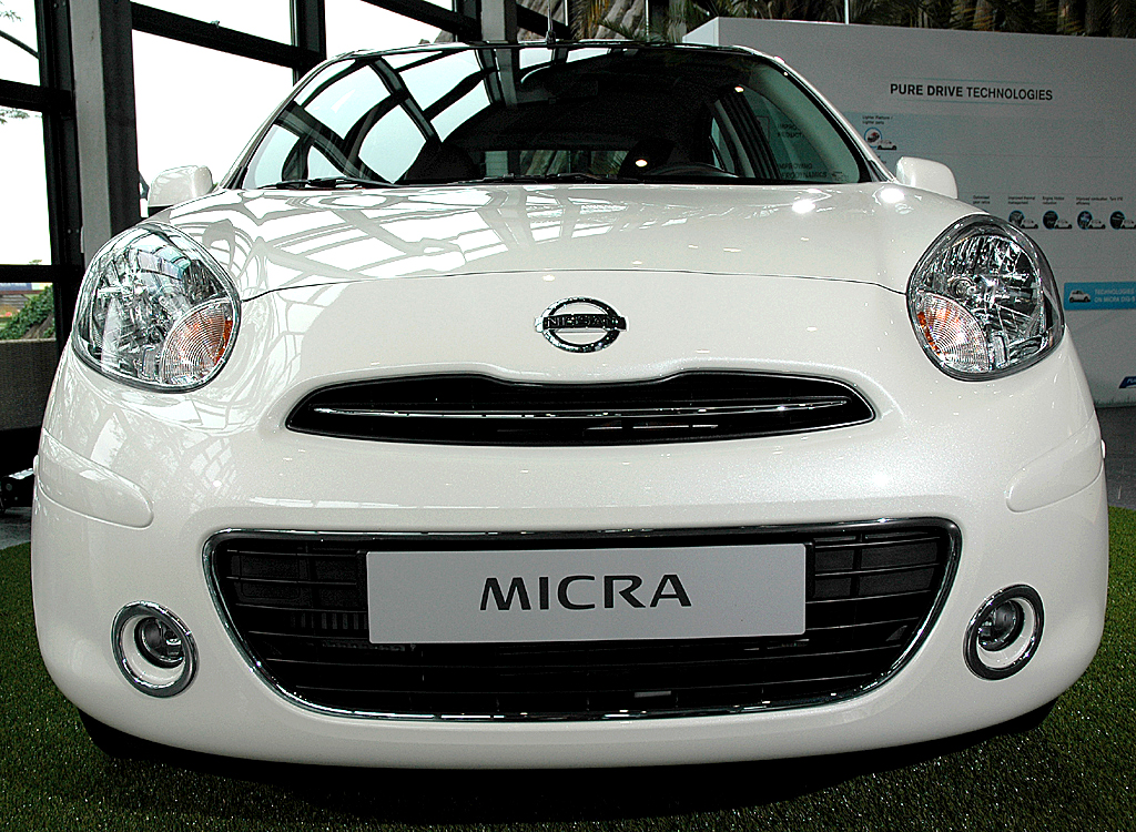 Nissan Micra DIG-S: Blick auf die Frontpartie des Kleinwagens. 