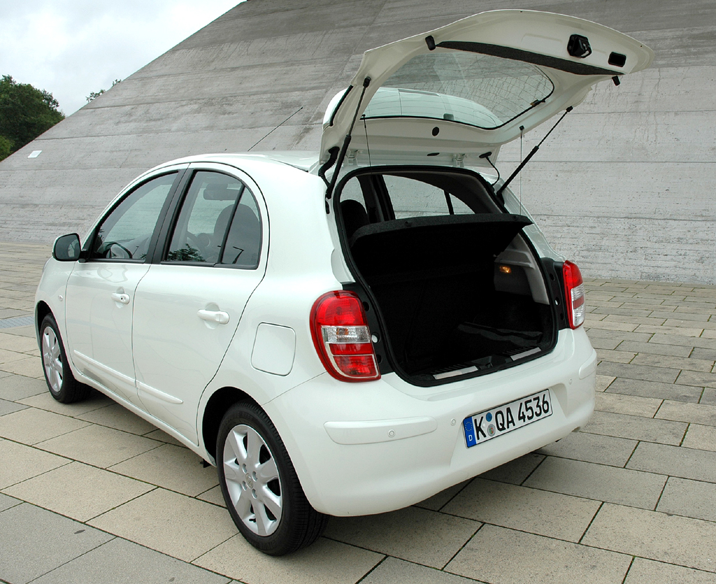 Nissan Micra DIG-S: Ins Gepäckabteil passen zwischen 265 und gut 1130 Liter. 