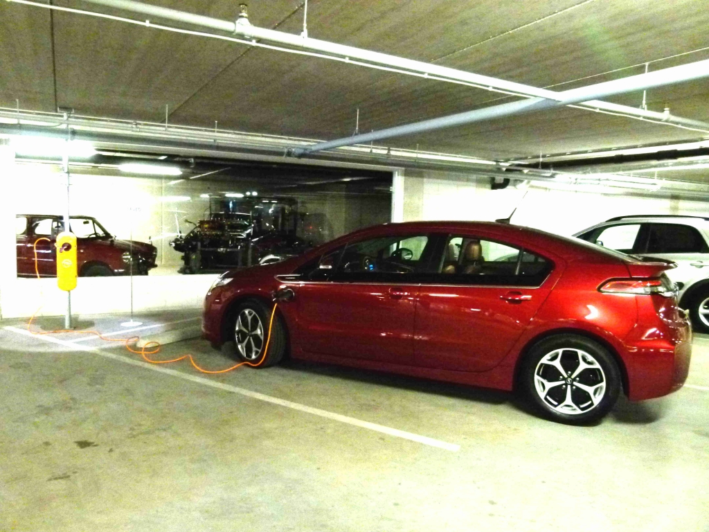 Opel Ampera: Alltagstauglicher Stromer ohne Reichweitenprobleme