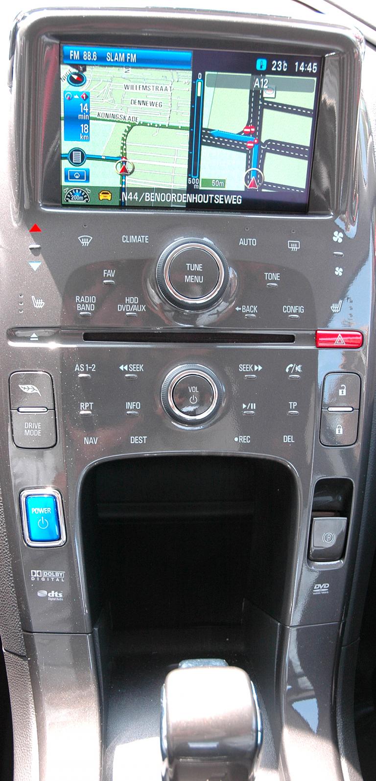 Opel Ampera: Blick auf den mittleren Armaturenträger, auf dem ... 
