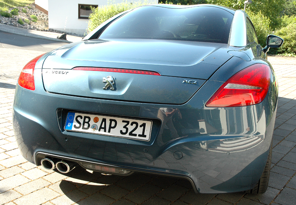 Peugeot RCZ Diesel: Heckansicht des zweitürigen Sportcoupés. 