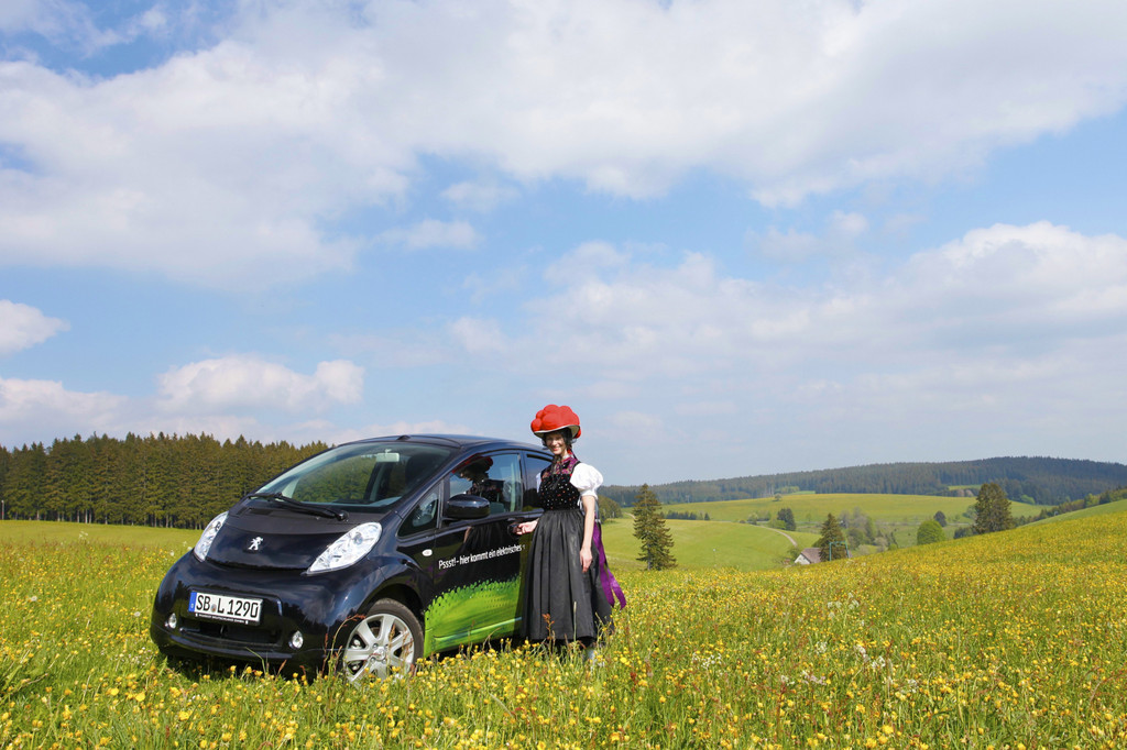 Peugeot stellt zehn Ion für das Projekt „Zukunftsmobilität in der Ferienregion Schwarzwald“ zur Verfügung.