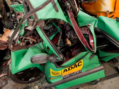 Pkw völlig zerquetscht Quelle: ADAC