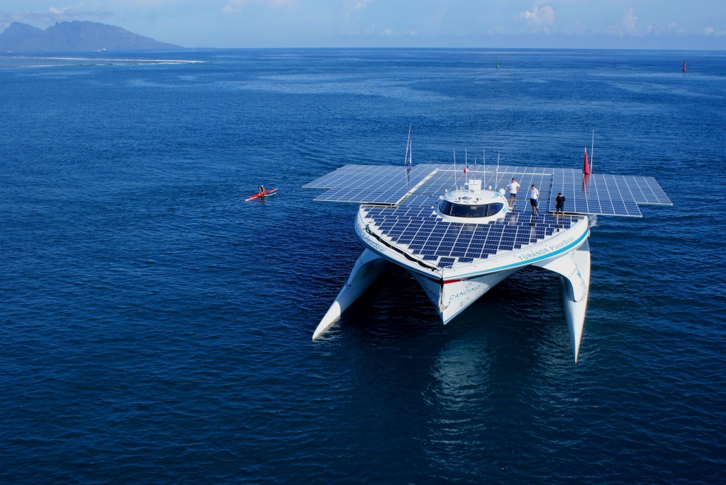 PlanetSolar vor Manila