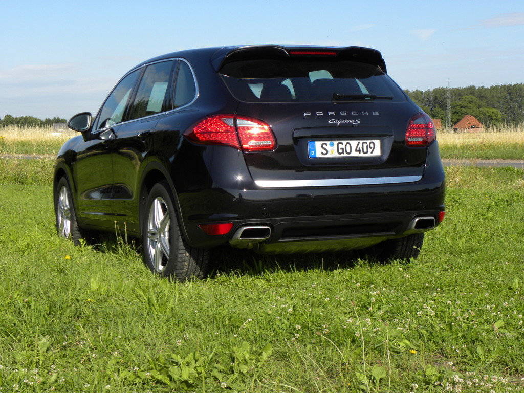 Porsche Cayenne S Hybrid.